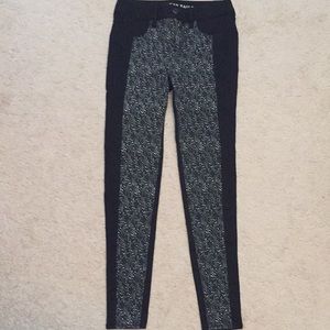 Black Hi-Rise Jegging